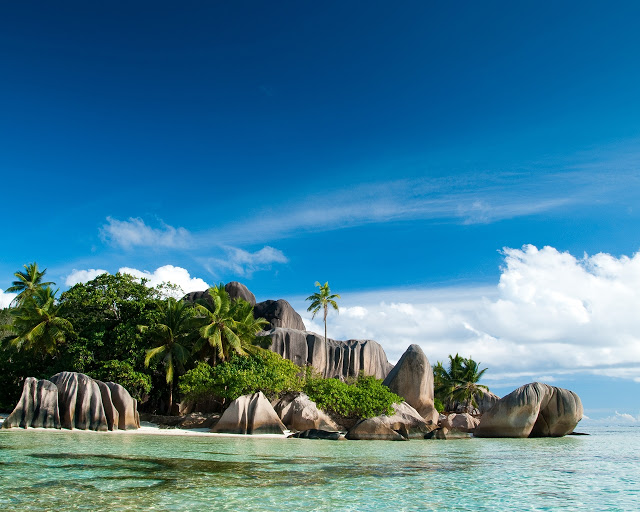 Top 10 Best Nature Scene HD wallpaper 01 beautiful island in water - Free High Quality Nature Wallpapers