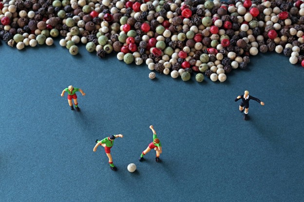 Big Appetites With Miniature Toys Photographs (Christopher Boffoli)