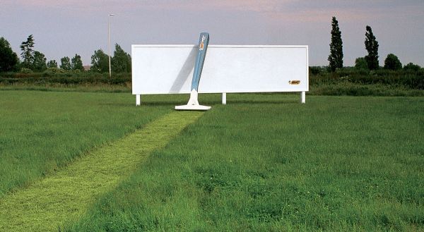 outdoor advertising 07 - 20 Amazing Billboard Advertising Examples