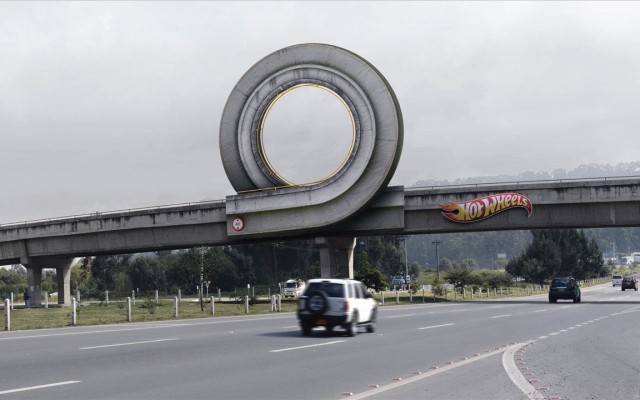 outdoor advertising 09 e1399727399974 - 20 Amazing Billboard Advertising Examples